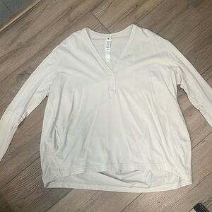 Lululemon hi low stretch top